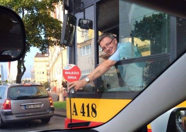 Wesoły kierowca z Warszawy bez pracy. "Szukam bardziej przyjaznej firmy"