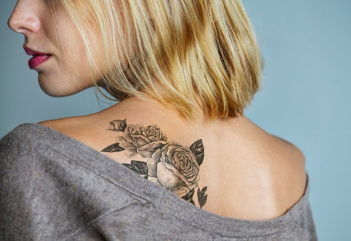 Częstym motywem tatuażu na plecach są rośliny.