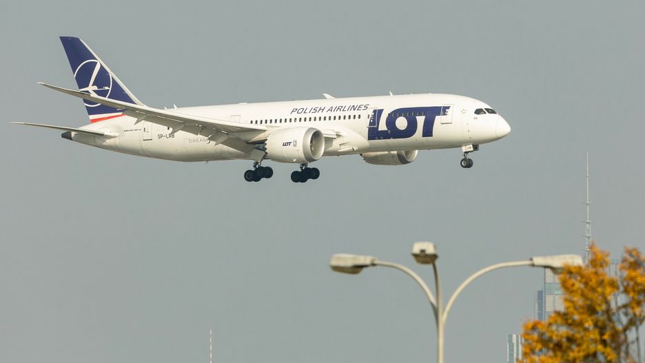 reporter_baza_2022-10
15.10.2022 Warszawa Okecie Lotnisko Chopina, ladowanie samolotu PLL LOT Boeing 787-8 Dreamliner, Fot Tomasz Jastrzebowski/REPORTER
Tomasz Jastrzebowski/REPORTER