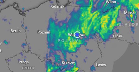 Przemieszcza się znad Rumunii. Sprowadzi do Polski nie tylko ulewy
