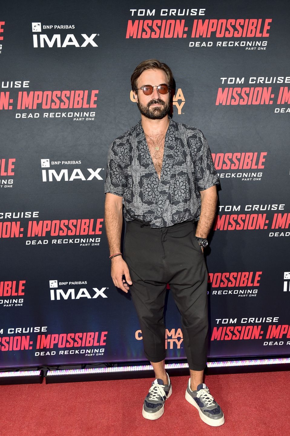 Piotr Stramowski z ukochaną na premierze filmu