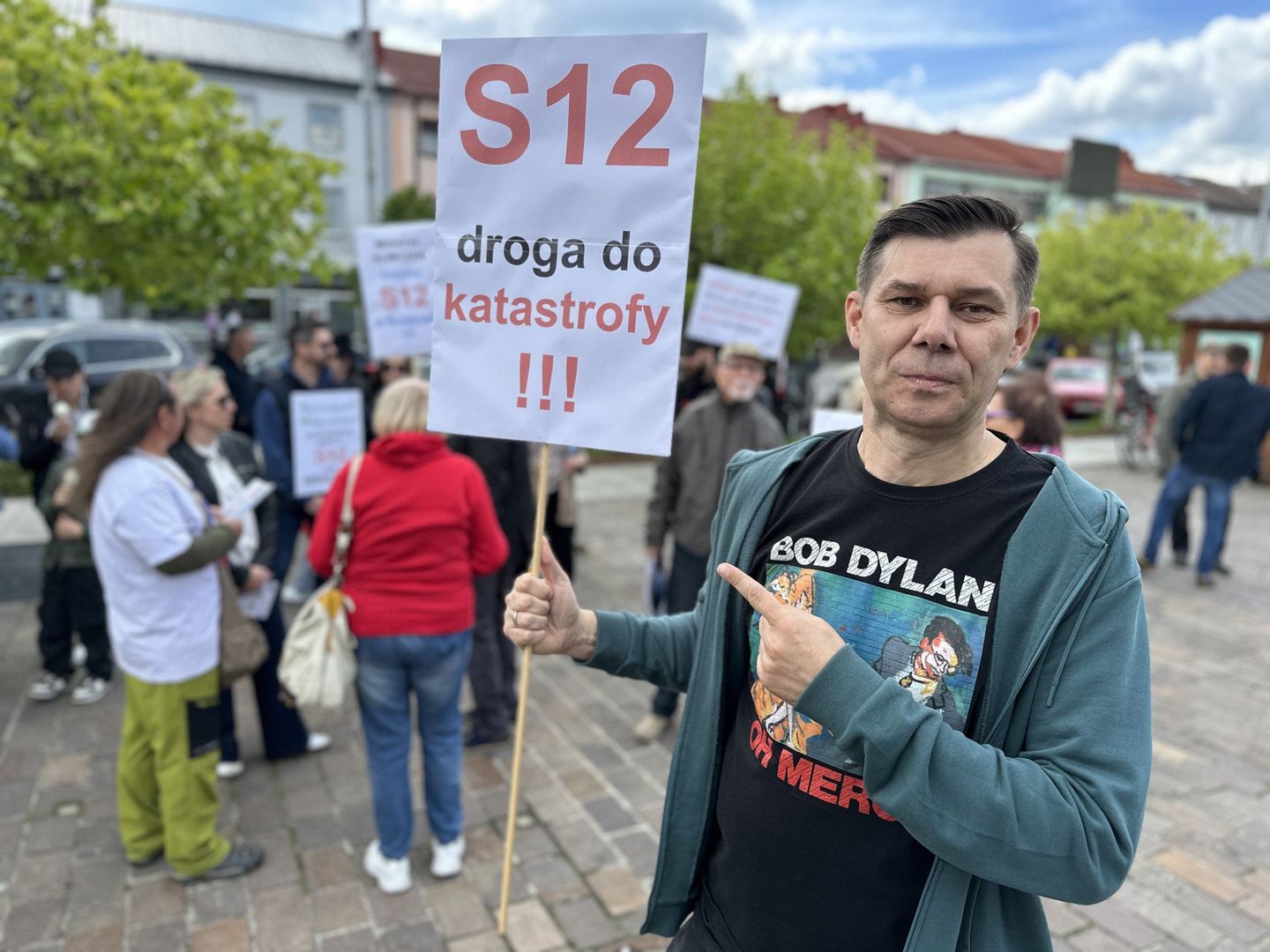 Protest przeciw budowie S12 w Tomaszowie. Niektórzy walczą poezją