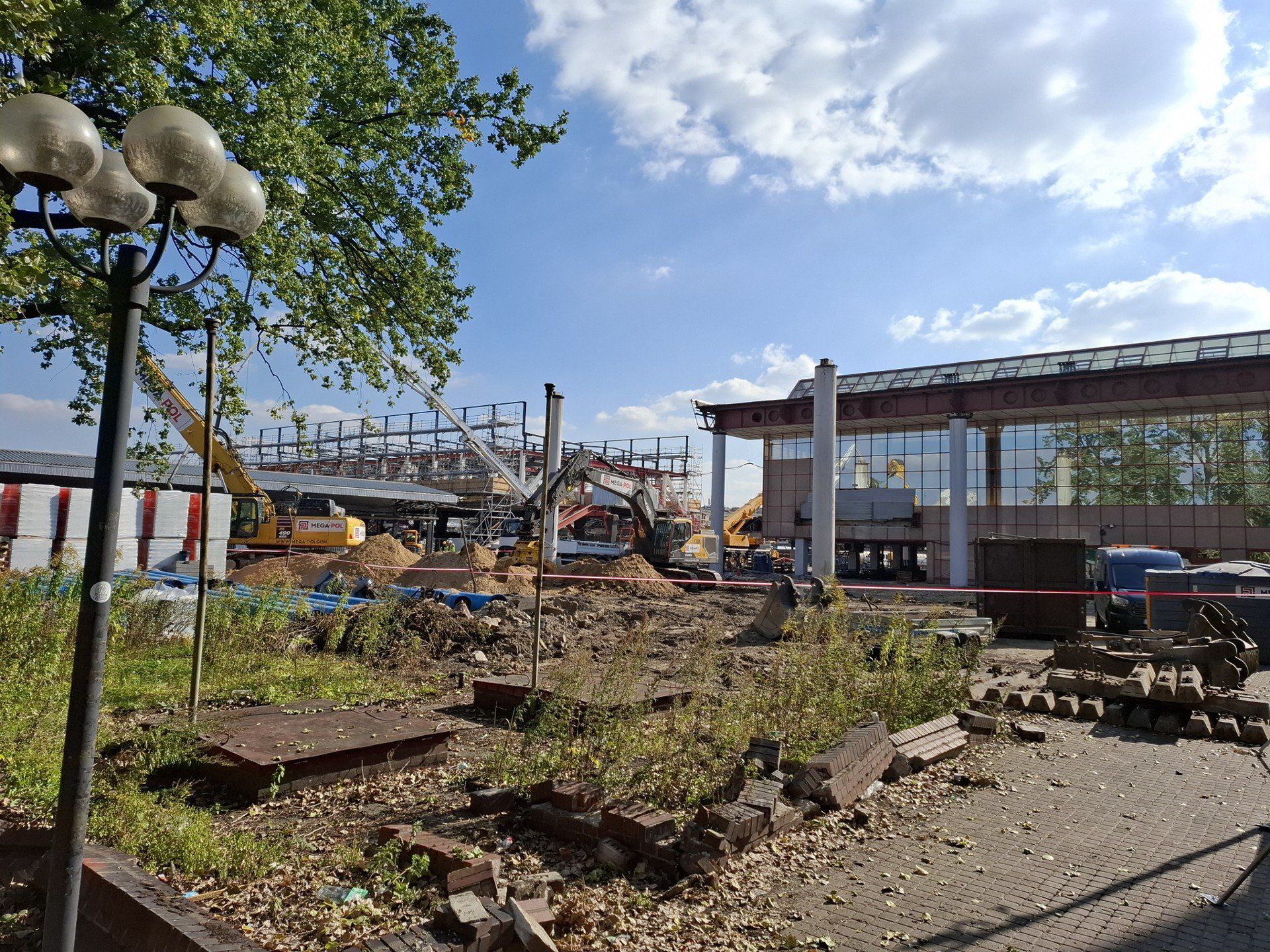Wyburzanie dworca PKP Częstochowa Osobowa w październiku 2025 roku