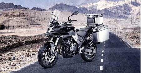 Loncin Voge 500 DS to tani sposób na turystyka. Właśnie wjeżdża do Europy