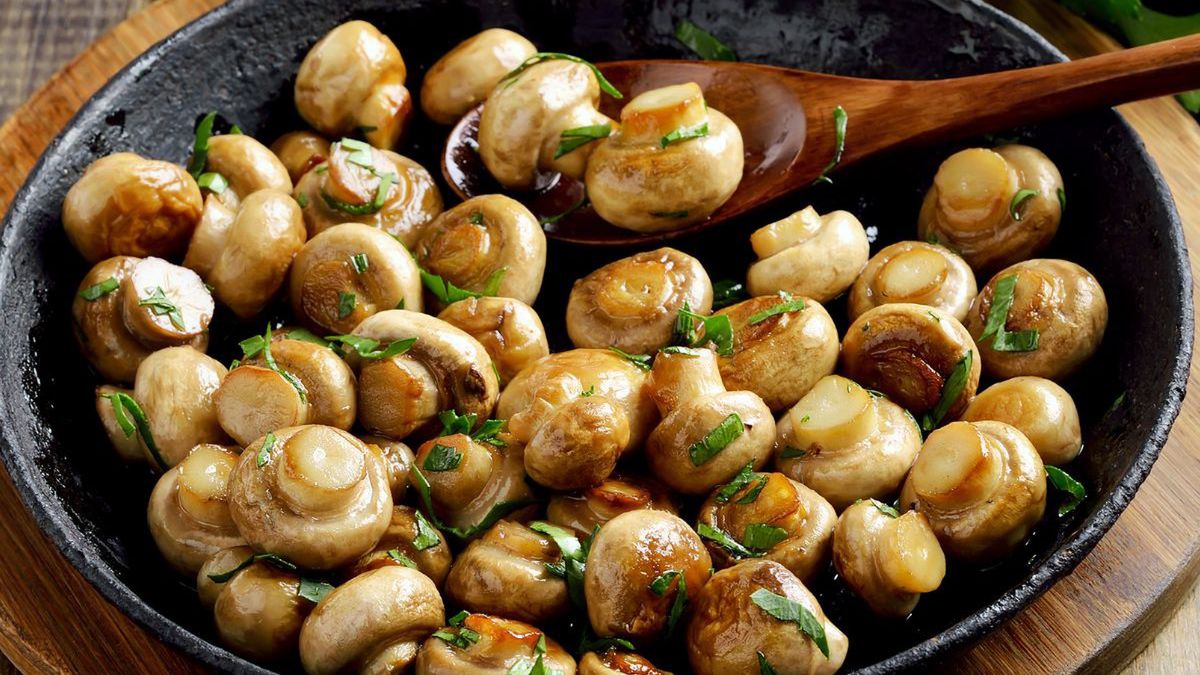 Takie pieczarki z patelni lub piekarnika można jeść bez dodatków