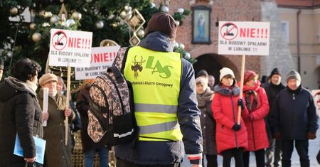Mieszkańcy protestowali przeciwko budowie spalarni śmieci w Lublinie. Nikt z radnych nie chciał z nimi rozmawiać [ZDJĘCIA]