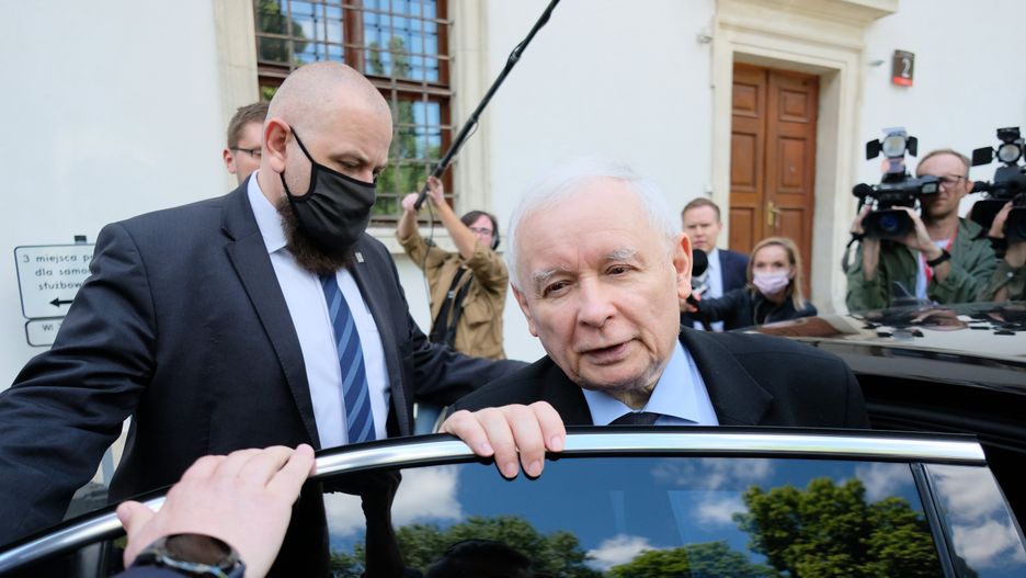 Jarosław Kaczyński poza rządem? Sondaż przed kongresem PiS