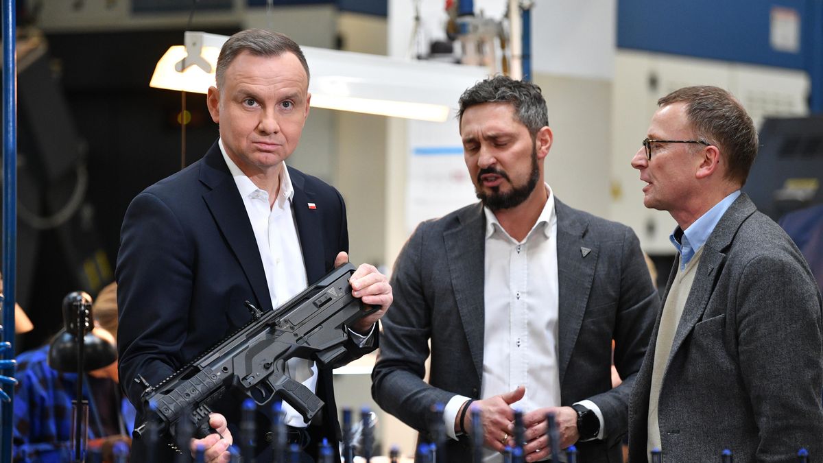 Andrzej Duda, Wojciech Arndt, Seweryn Figurski
Piotr Polak
broni, fabryka, fabryka broni �ucznik, grot, karabinki, �ucznik, msbs grot, prezydent, spotkanie, uzbrojenie, wizyta, firma, plan, plany, produkcja, rozw�j, si�y zbrojne, bro�