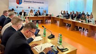 Rada Powiatu Ostrowieckiego obradowała w Starostwie. Budżet, szpital i sprawy społeczne w centrum sesji