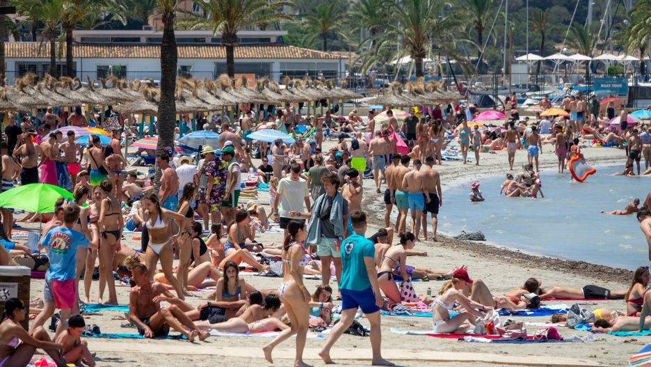 Turyście w kurorcie na Majorce