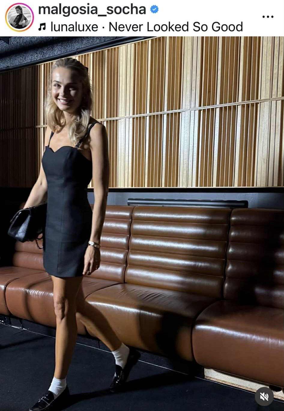 Małgorzata Socha w klasycznej małej czarnej sukience.