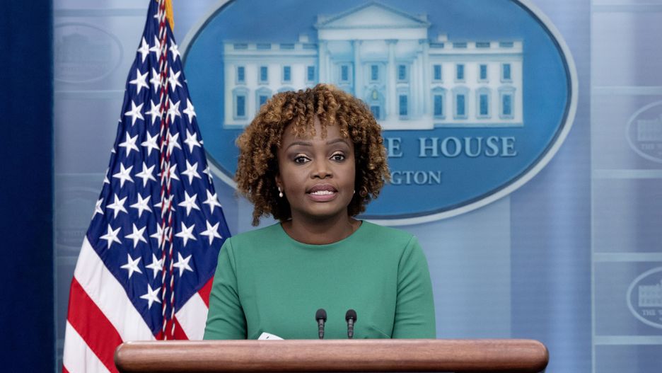 White House Press Secretary Karine Jean-Pierre speaks during a press briefing in the James Brady Press Briefing Room of the White House in Washington, DC, USA, 28 August 2023. The press briefing focused on the 60th anniversary of the 1963 March on Washington. US President Biden will meet on 28 August with organizers of the 60th anniversary of the March on Washington and members of the King Family. EPA/MICHAEL REYNOLDS Dostawca: PAP/EPA.