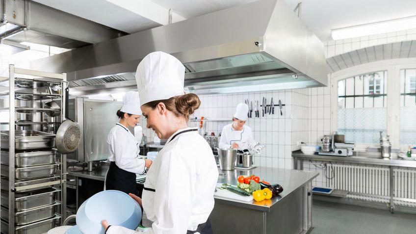 Książeczka sanepidowska to potoczna nazwa orzeczenia do celów sanitarno-epidemiologicznych. Dokument jest warunkiem wykonywania pracy w gastronomii lub na stanowiskach, gdzie niezbędny jest kontakt z wieloma osobami lub dziećmi.