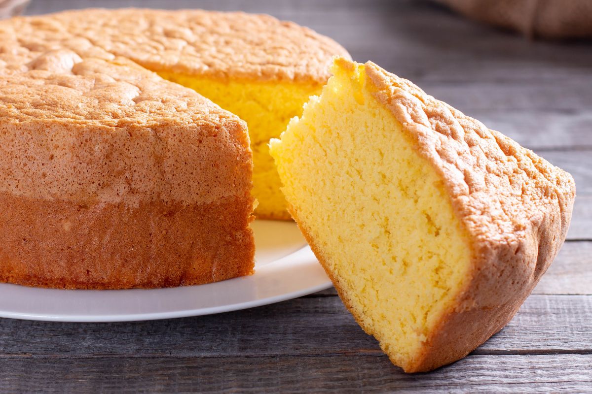 Moja babcia do biszkoptu zawsze dodaje ten składnik. Wychodzi idealnie puszysty i miękki