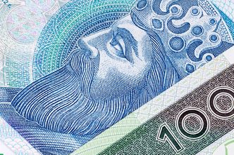 Co się dzieje ze złotym? "W czerwcu wyraźnie traci na wartości"