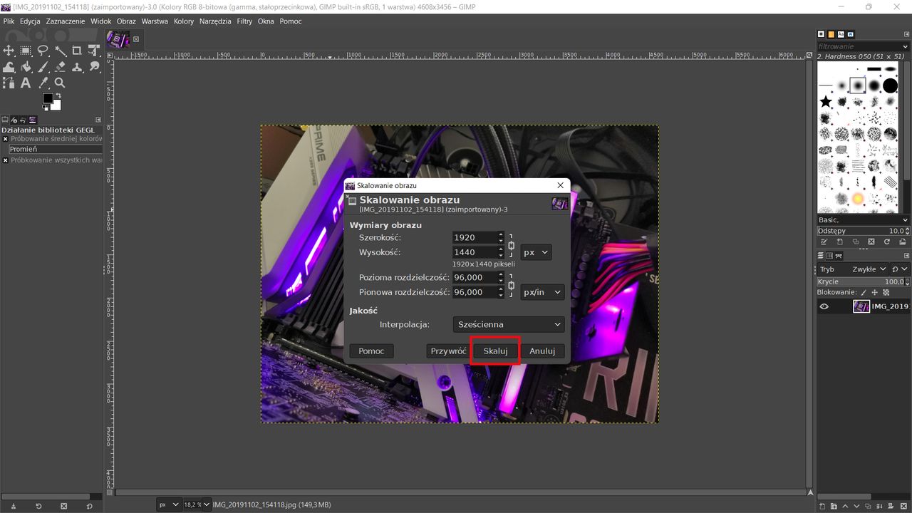 GIMP: zatwierdzamy przyciskiem Skaluj