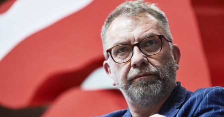 Afera wokół Trójki. Piotr Metz odchodzi z radia. Pokazał SMS-a od szefa stacji ws. piosenki Kazika