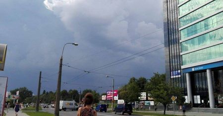 Burzowy front nad Polską. IMGW ostrzega. To nie koniec upałów
