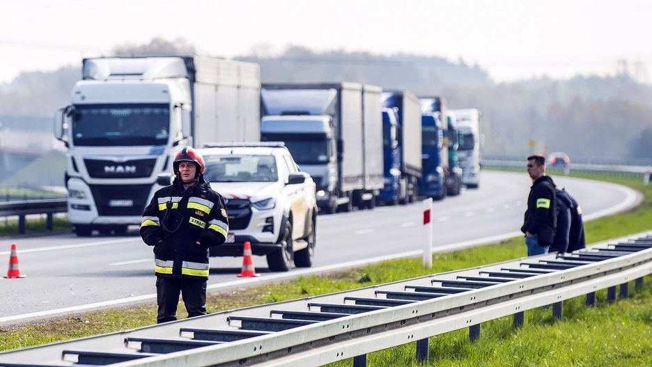 Poważny wypadek na A4. Jedna osoba nie żyje - zdjęcie ilustracyjne 