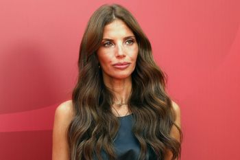 Mówi wprost o zarobkach. Dlatego reklamuje produkty w sieci?