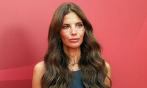 Mówi wprost o zarobkach. Dlatego reklamuje produkty w sieci?