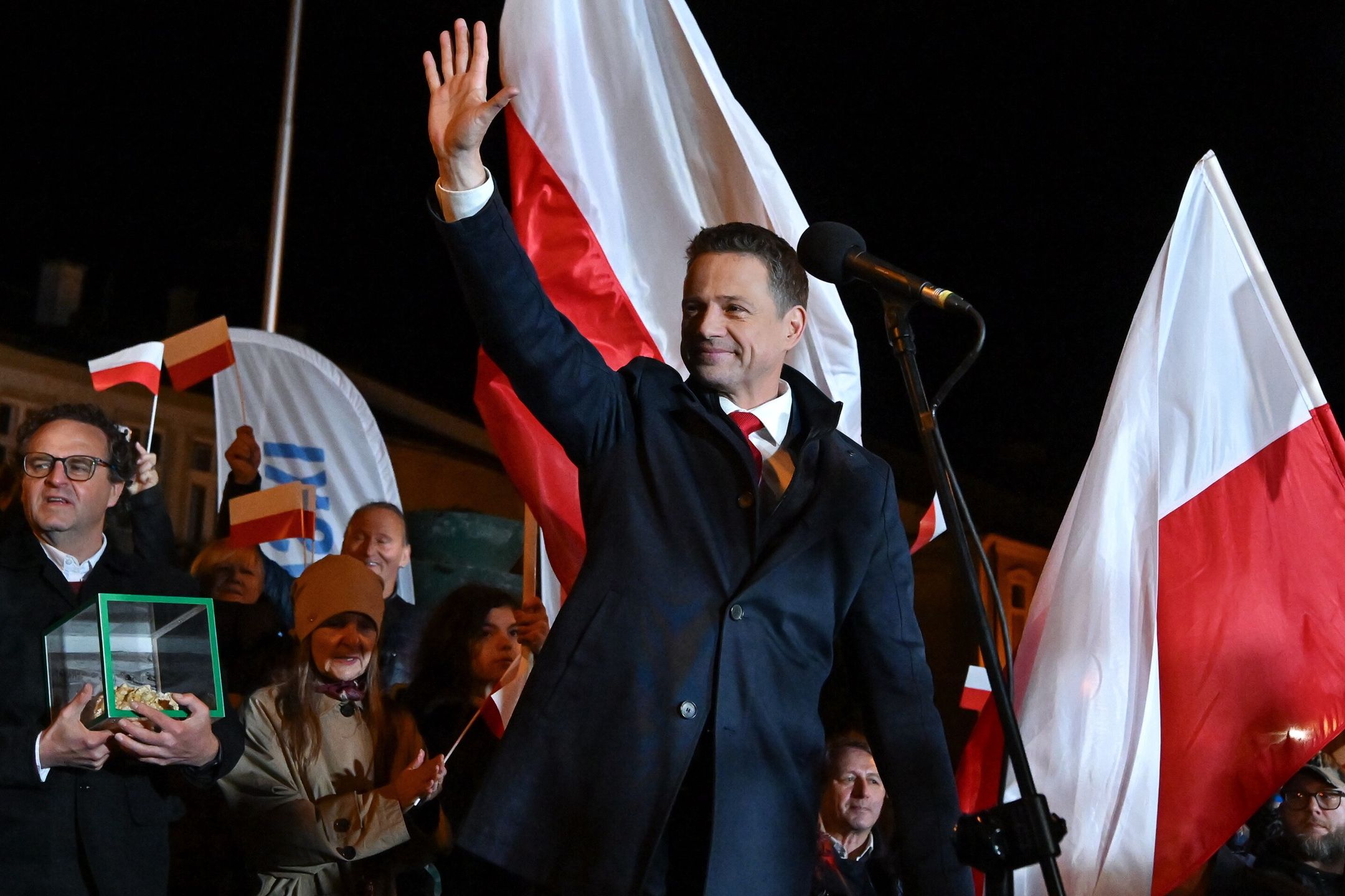 Rafa� Trzaskowski
Tarnobrzeg, 18.05.2025. Wybory prezydenta RP - I tura. Kandydat KO w wyborach prezydenta RP, prezydent Warszawy Rafa� Trzaskowski przemawia podczas akcji Przybij 5-tk� z Trzaskiem, 18 bm. w Tarnobrzegu. Zako�czy�o si� g�osowanie w I turze wybor�w prezydenta RP. (aldg) PAP/Piotr Polak
Piotr Polak
akcja, I tura, kampania, kandydaci, kandydat na Prezydenta RP, KO, KO PO Koalicja obywatelska platforma, Koalicja Obywatelska, objazd kraju, pierwsza, Platforma Obywatelska, PO, PO-KO, polityk, polityka, wizyta krajowa, wyborcza, wybory, wybory prezydenckie, Wybory Prezydenta RP 2025, wyniki wybor�w