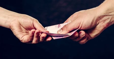 Wymiana hrywn na złotówki od 25 marca. NBP podał szczegóły. Jaka cena hrywny ukraińskiej?