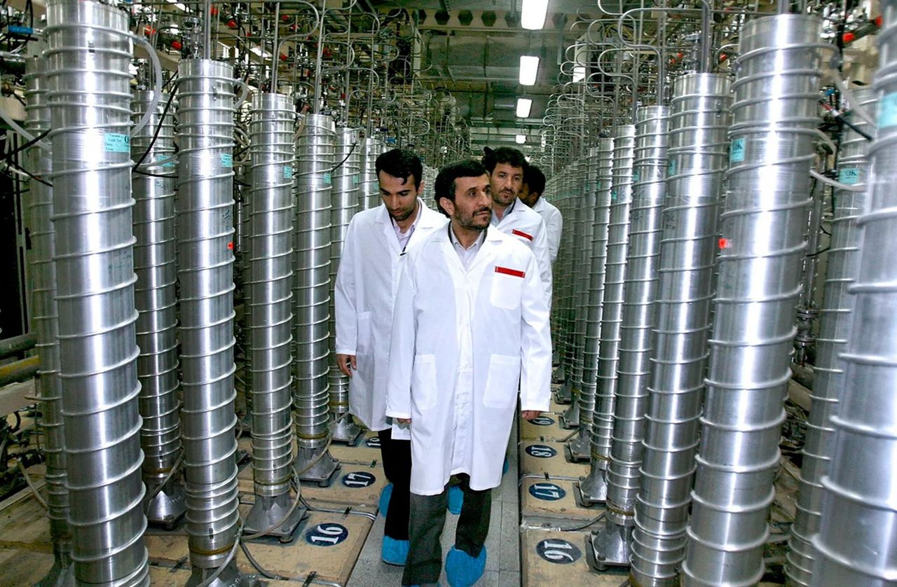 President Ahmadinejad visiting the research facility in Natanz