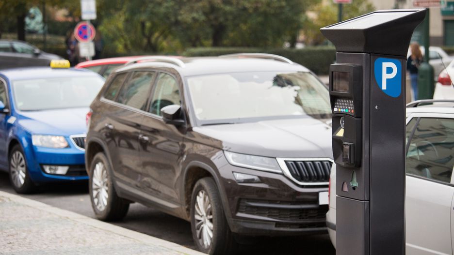 Mieszkańcy i turyści nie wiedzą, komu mają płacić za parking