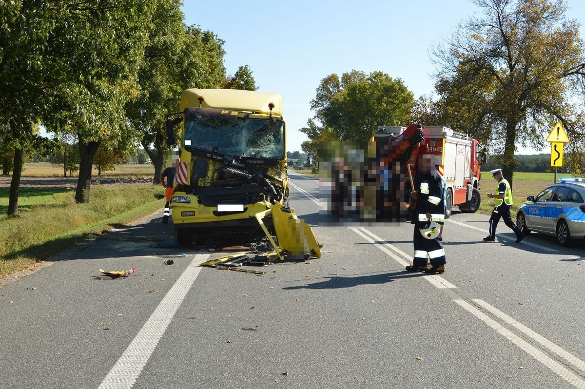 Śmiertelny wypadek na DK-2. 39-latek zmarł po zderzeniu ciężarówek