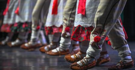 Rząd pomoże w organizacji potańcówki. Wiemy, ile to kosztuje