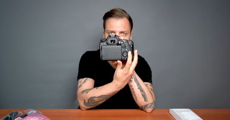 Canon EOS 90D: Co znajdziemy w pudełku? [Unboxing]