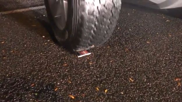 Ciężkie życie smartfonów, czyli tortury Xperii active [wideo] 1