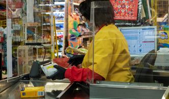 Długi weekend a zakaz handlu. Sklepy wydłużają godziny otwarcia