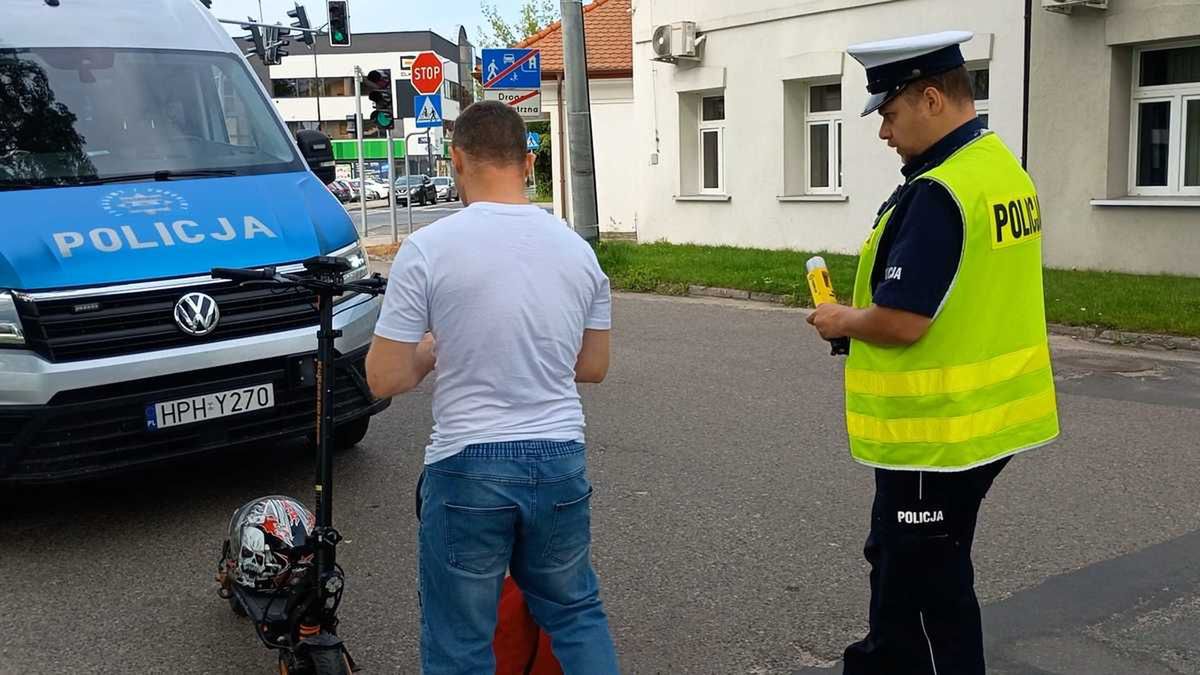 Płoccy policjanci skontrolowali użytkowników hulajnóg i rowerów elektrycznych!