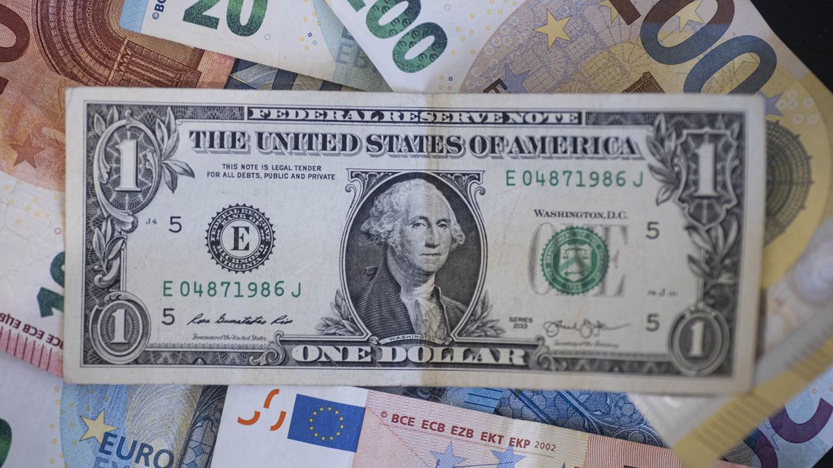 Photo illustration of Euro EUR and US Dollar USD banknotes. Close up at the paper bills stacked on each other. In July 2022 the value of Euro falls below the dollar first time in 20 years. The foreign exchange market had the American currency topping Euro. Amsterdam the Netherlands on July 14, 2022 (Photo by Nicolas Economou/NurPhoto via Getty Images)