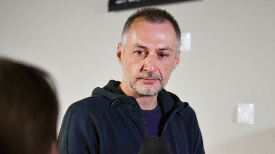 Rozpocz?cie procesu Jerzego Stuhra
Fot. Artur Barbarowski/East News, 01.03.2023. Krakow. Na 1 marca wyznaczono pierwszy termin rozprawy w ktorej jest oskarzony krakowski aktor Jerzy Stuhr. Aktor, bedac pod wpylem alkoholu, mial kolizje z motocyklista.
N/z: Slawomir G. - potracony motocyklista
Artur Barbarowski