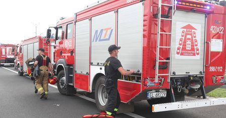 Pożar samochodu. Akcja służb na autostradzie