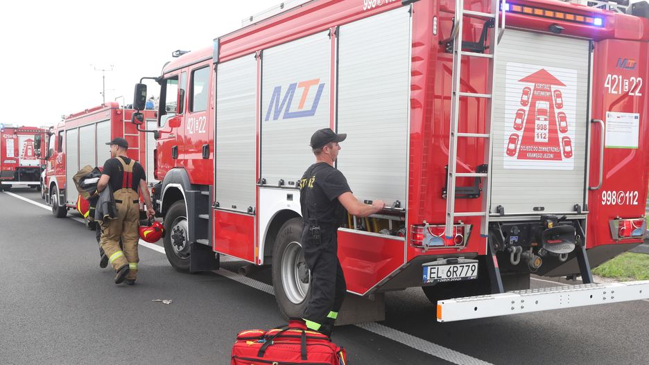 stra� po�arna
Roman Zawistowski
a1, autobus autobusu, autokar autokaru, autostrada, cie�arowy, cie�ar�wka, dzieci, miejsce zdarzenia, poszkodowani, powr�t, ranni, ratownicy, samoch�d, s�u�by, stra� po�arna, wakacje, wypadek transportowy, z wakacji, zderzenie, miejsce wypadku