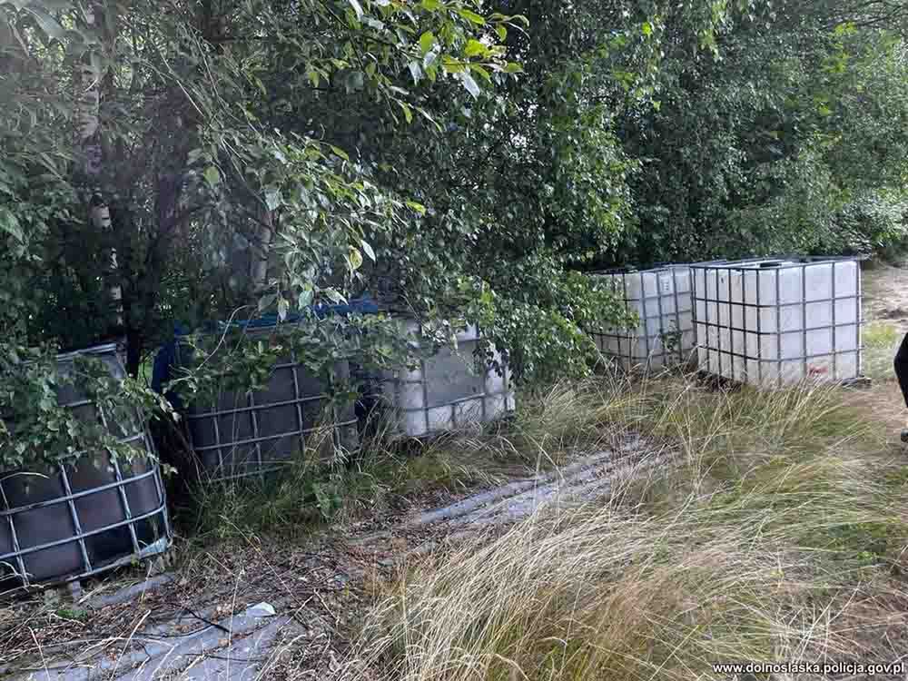 Wrocław: Bomba ekologiczna w zagajniku. Zatrzymano dwie osoby