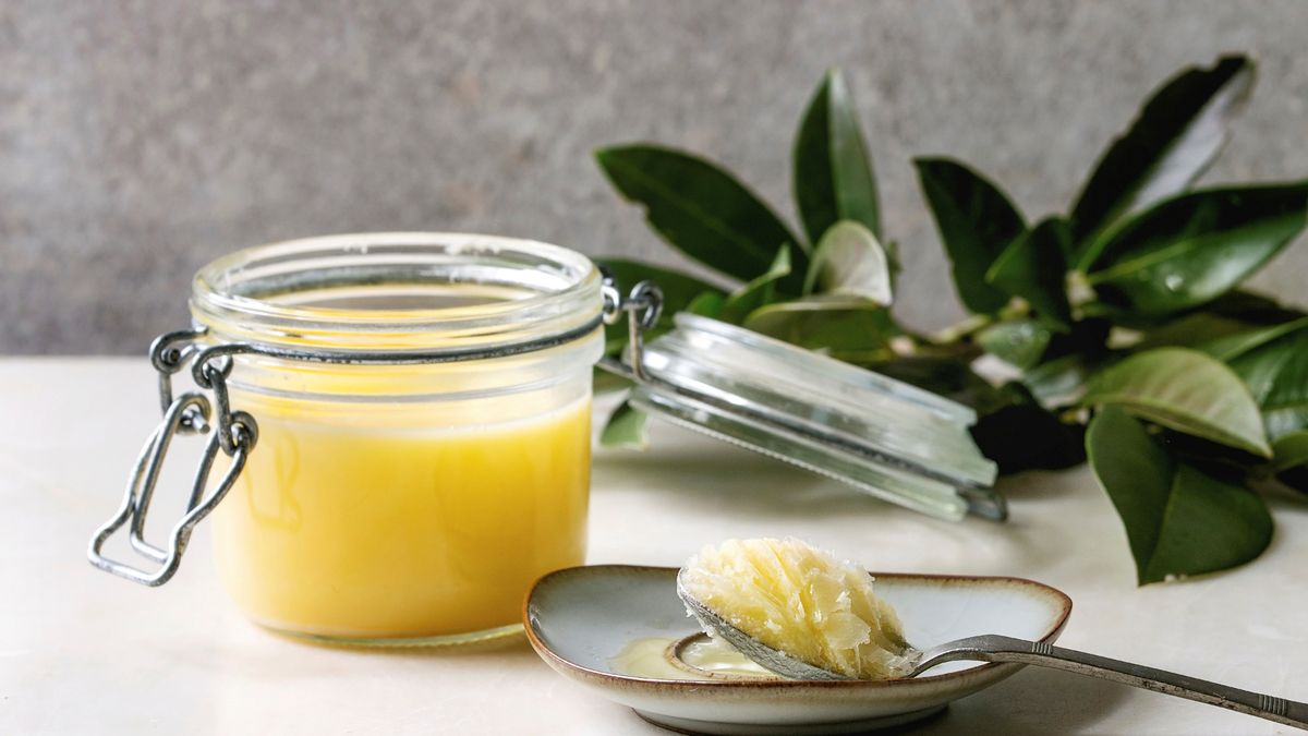 Domowe masło klarowane jest banalnie proste w wykonaniu.