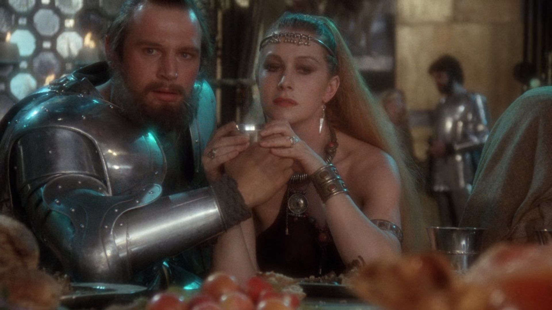 Liam Neeson i Helen Mirren w filmie "Excalibur"