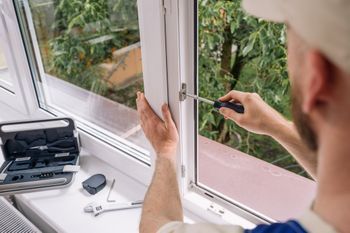 Od milionów do restrukturyzacji. Załoga pozostaje bez pensji