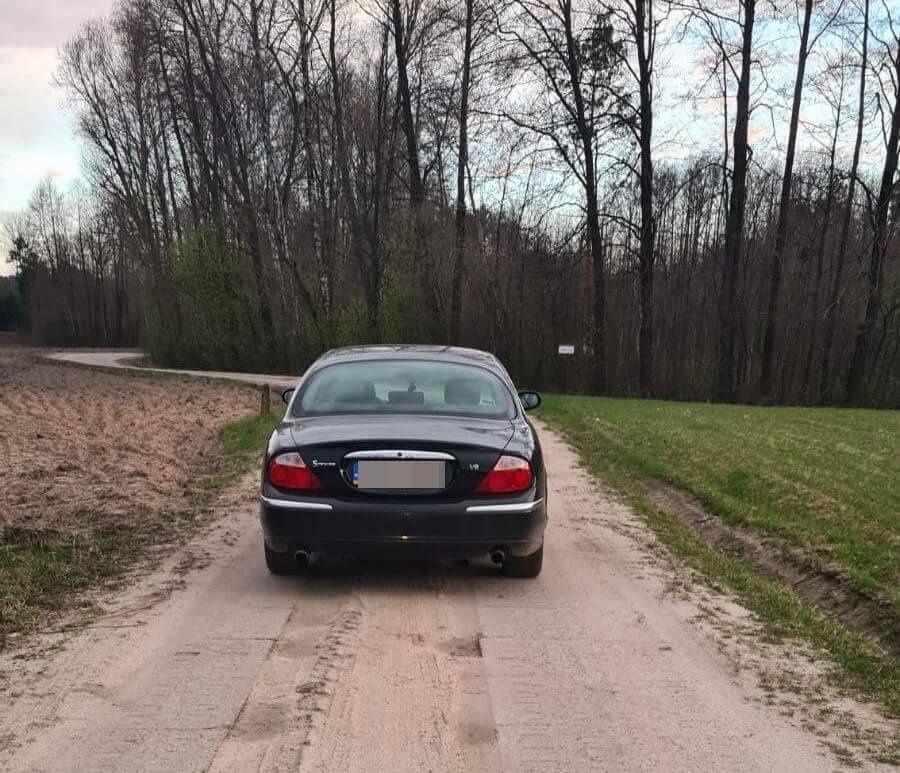 Pijany kierował Jaguarem