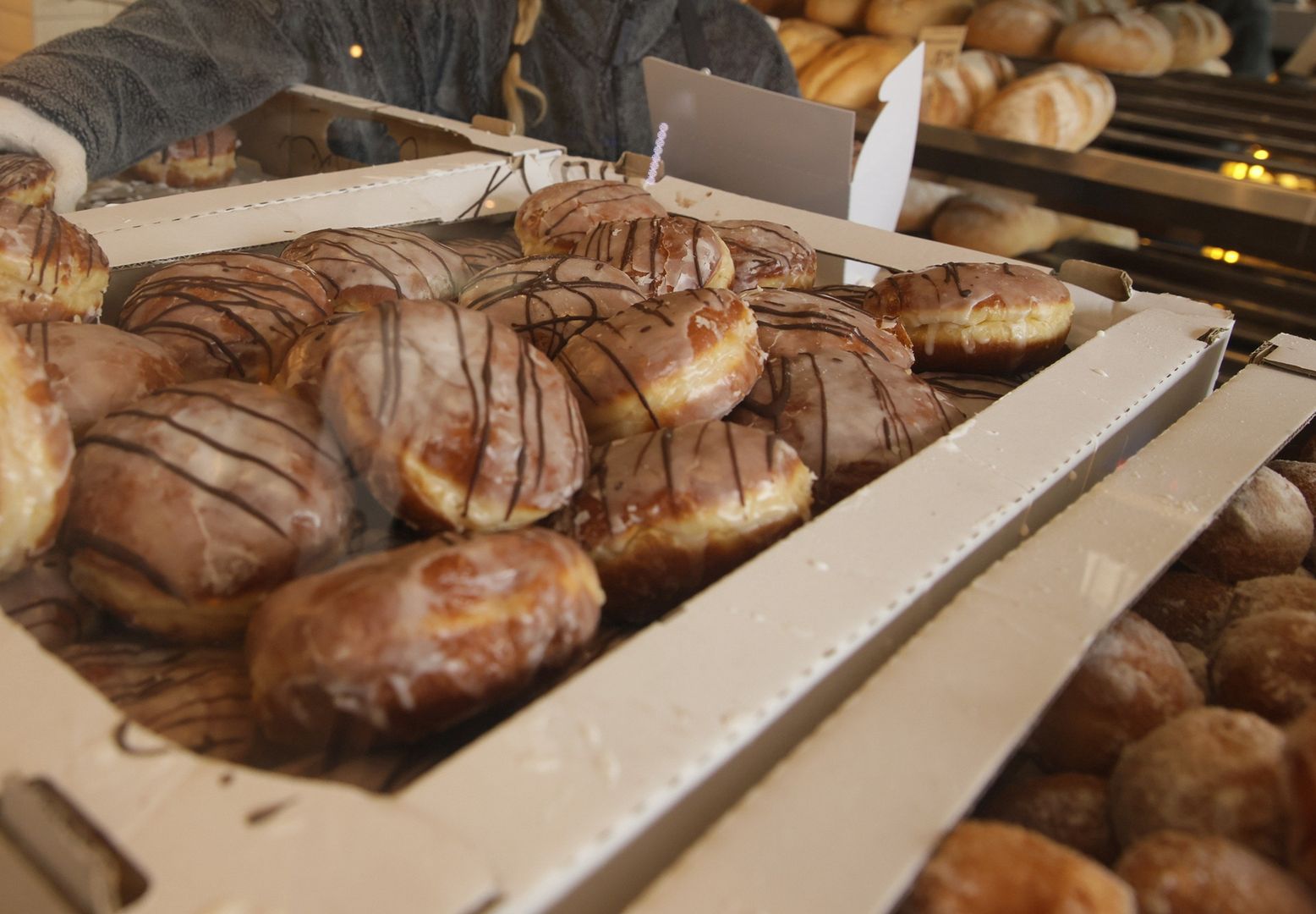 Chciała kupić pączki na bazarku. Spotkał ją taki widok