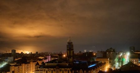 Prezydent Łotwy i premier Litwy spędzili noc w schronie