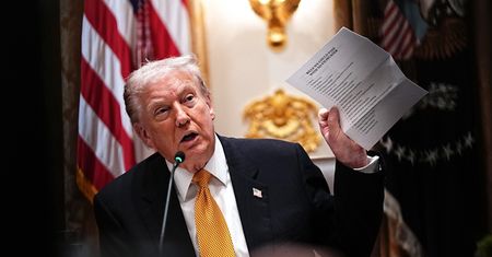 "Każdy dostanie 2 tys. dol." Trump obiecuje "dywidendę" z ceł dla Amerykanów