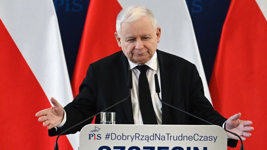 Szczecin, 02.10.2022. Prezes Prawa i Sprawiedliwości Jarosław Kaczyński podczas spotkania z mieszkańcami miasta na Uniwersytecie Szczecińskim, 2 bm. (amb) PAP/Marcin Bielecki