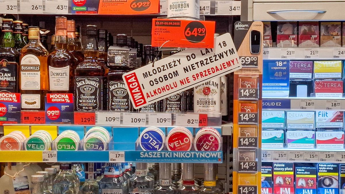 Reporter archiwum 2025 08
13.08.2025 Lodz. Zakaz sprzedazy wyrobow alkoholowych i tytoniowych nieletnim. Fot. Piotr Kamionka/REPORTER
Piotr Kamionka/REPORTER