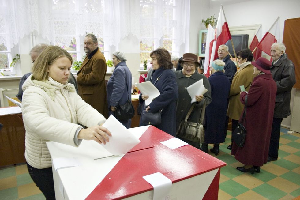 Zdjęcie wyborów pochodzi z serwisu Shutterstock. Autor: Maciej Oleksy